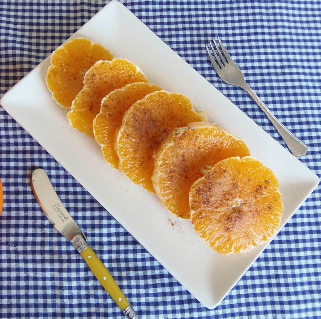 Ensalada de lechuga y espinacas con caballa a la plancha y naranja con canela